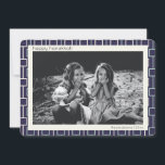 Mid Century Modern Mönster i Blue Hanukkah Photo Julkort<br><div class="desc">Trendig,  modernt och enkelt,  i mitten av århundradet modernt linjer mönster i blått och vitt för Hanukkah,  personlig med ditt namn och din bild.</div>