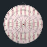 Mid Century Modern Rosa Argyle Dart Board Darttavla<br><div class="desc">Det här Mid Century Modern Rosa Argyle Dart Board mönster har en första rosa i Dam och en mönster av mod, genomskinliga, diamanter som täcker större, vintage krämdiamanter med guld i färgad, rymdåldersspräcken. Detta minimalistiska inspirerade, dekonstruerade argument är ett förenklat bakslag av den mer än livskraftiga atomtid som dominerade 1950-...</div>