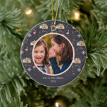 Midårsjubileum - julhuset Handflatan Träd Photo Julgransprydnad Keramik<br><div class="desc">Mönster med illustrationer av ett modernt hus i stil under 2000-talet som dekorerades med jul ljus,  handflatan träd,  snöflingor,  flamingos och snöflingor. Anpassa texten och fotot.</div>