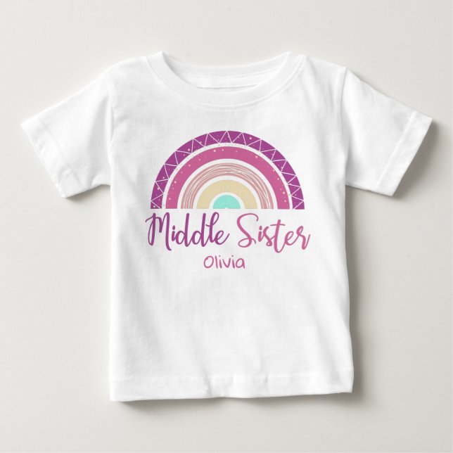 Middle Sister rainbow customizable name T Shirt (Framsida)