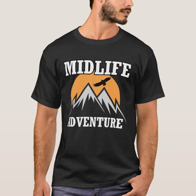 Midlife-bergen i Äventyr är en stor medeltidskris T Shirt (Framsida)