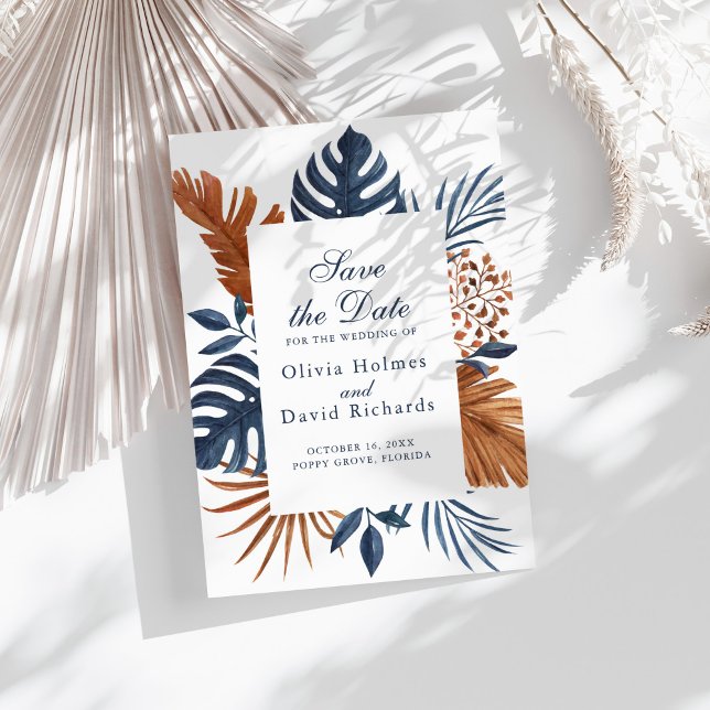 Midnatt blå Monstera Spara datum kort (Midnight Blue Monstera Save the Date Card on a sunny white table with neutral dry flowers)