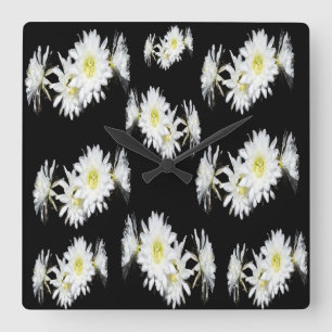Midnatt-Blommar: Vita Cactus Flowers on Black Fyrkantig Klocka