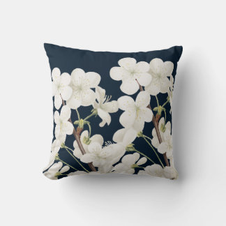 Midnatt Bloom Collection: White Flowers on Black Kudde