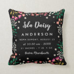 Midnatta vildblommar - kudde<br><div class="desc">Den Boho barnkammare kudder i svart med en ram av hand plockadevildblommar runt om din bebis namn och födelsestatistik. Ett gulligt specificerar för barnkammare.</div>