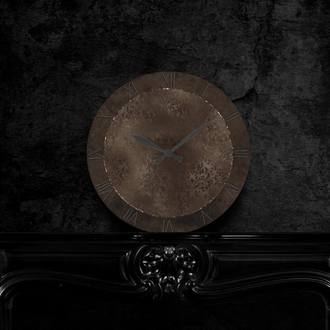 Midnight Bronze Romantik | Satiny Grunge Damask Rund Klocka (Skapare uppladdad)