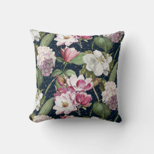 Midnight Magnolia Garden Vintage Botanical Kudde