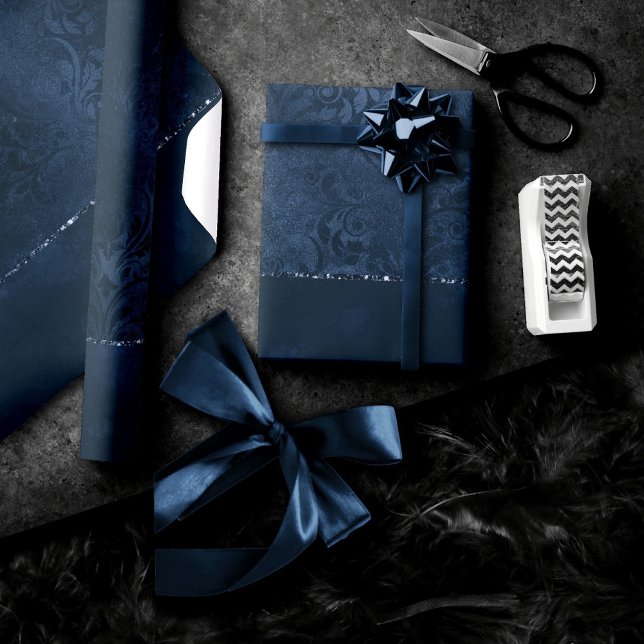 Midnight Navy Romantik | Blue Satiny Grunge Damask Presentpapper (Skapare uppladdad)