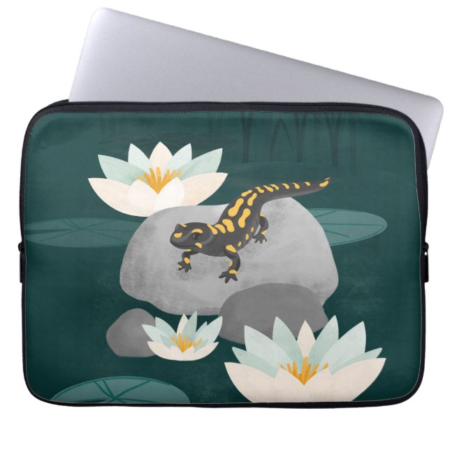 Midnight Pond Eldkatt Salamander Laptop Fodral (Framsidan)
