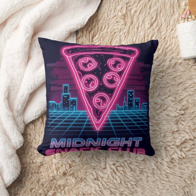Midnight Snack Klubb - Neon Synthwave Pizza Slice  Kudde (Filt)