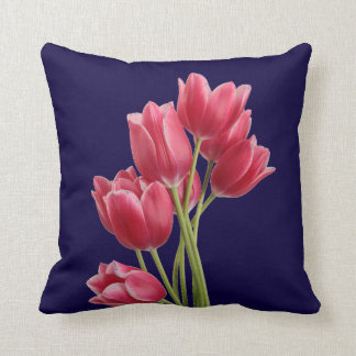 Midnight Tulips Kudde