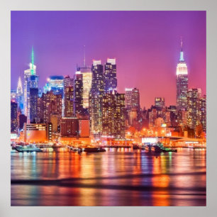 Midtown Manhattan på natten med välde Stae Poster