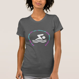 MIG FÖRMIDDAG EN SIMMAMAMMANÅGOT LIKNANDE EN T SHIRT