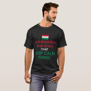 Mig förmiddag en ungrare Nem Ertem som håller de T Shirt