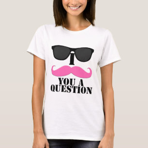 Mig mustasch dig en ifrågasättarosa med t shirt
