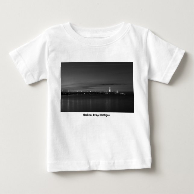 Mighty Mac vid Night Pano Grayscale T Shirt (Framsida)