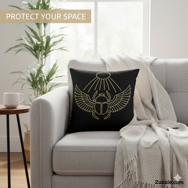 Mighty Scarab Golden Guardian Egyptian Art Kudde (Skapare uppladdad)