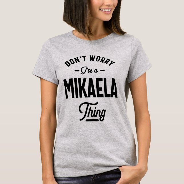 Mikaela Personlig Namn Birthday Gift T Shirt (Framsida)