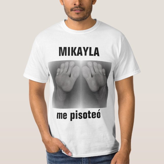 MIKAYLA me pisoteó T Shirt (Framsida)