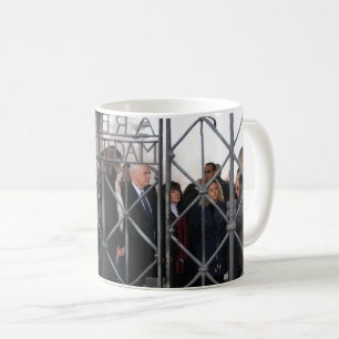 Mike encentmynt med frun Karen på Dachau Kaffemugg