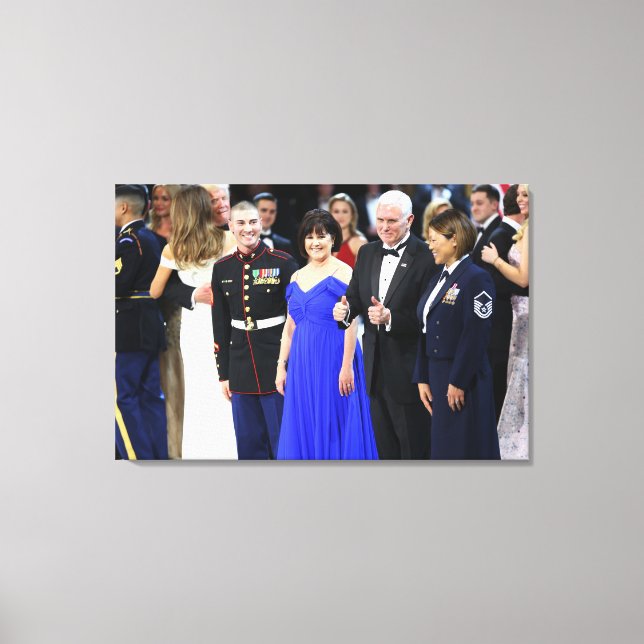 Mike & Karen Pence - Trumps Dancing In Background Canvastryck (Framsida)