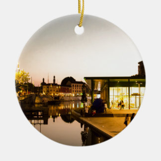 Milan som förbiser kanalen julgransprydnad keramik