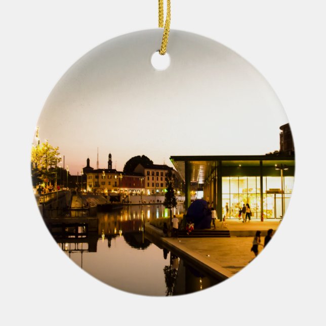 Milan som förbiser kanalen julgransprydnad keramik (Framsidan)