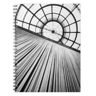 Milano Italien, skyltfönster i Galleria Anteckningsbok Med Spiral
