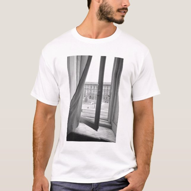 Milano Italien, View from La Scala Opera Window T-shirt (Framsida)