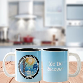 Milestone-gåva för anpassningsbar - Svan i Sjö Två-Tonad Mugg