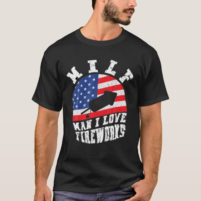 MILF Man i Kärlek Fireworks Funny 4:e juli T Shirt (Framsida)