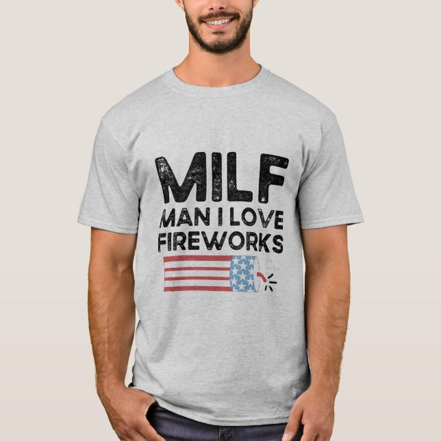 Milf Man I Kärlek Fireworks Funny Independence day T Shirt (Framsida)