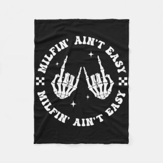 Milfin Aint Easy Funny Milf Groovy Mamma Moster Sk Fleecefilt