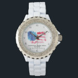 *~* Militär Veteran Mamma Rött vitt blått USA-Flag Armbandsur<br><div class="desc">* White Enamel Band Patriotic Classic Modern Bling Diamond-like Rhinestone Watercolor Design Womans American Flagga Wrist Watch. * Denna utformning har den amerikanska Flagga USA flagga, som även kallas Old glory och Stars och stripes. I denna amerikanska vattenfärgsdesign ingår färg Red White och Blue i form av stars och stripes....</div>
