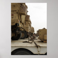 Militära fordon är låst på lastbil i halvzonen
