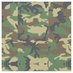 Militära kamouflage-styrkor i skogskammaren tyg