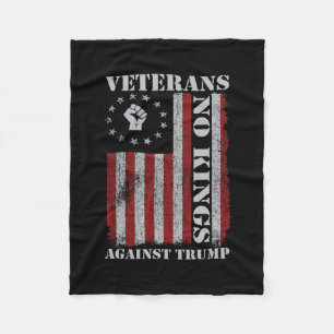 Militära veteraner protesterar USA-flagga No Kings Fleecefilt