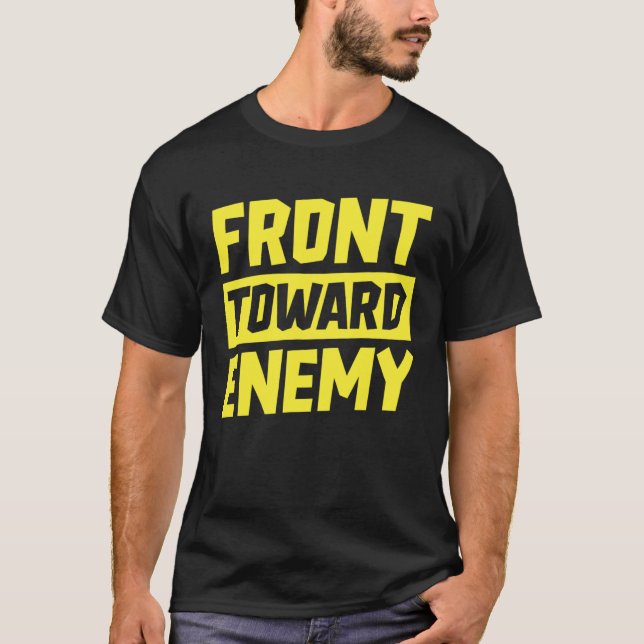 Militärfronten mot Enemy Claymore-militären T Shirt (Framsida)