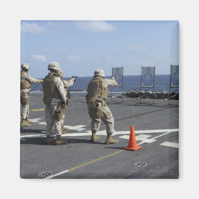 Militärpoliser tåg med Berretta M9 Magnet (Framsidan)