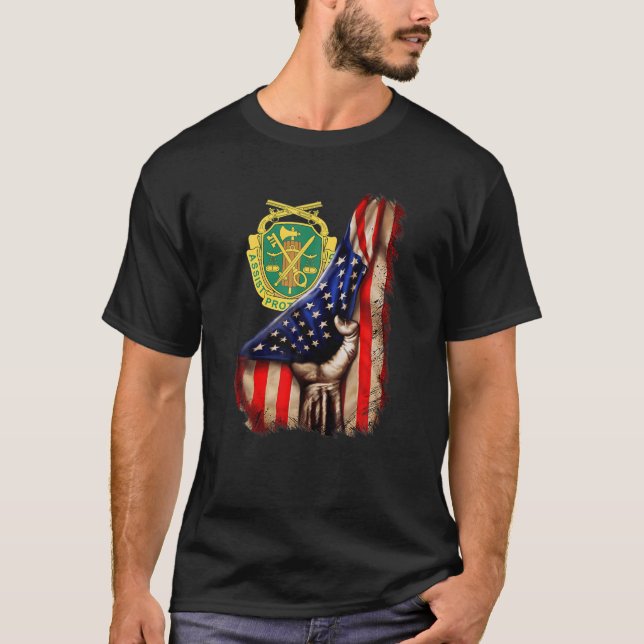 Militärpoliskåren Amerikanska Flagga T Shirt (Framsida)