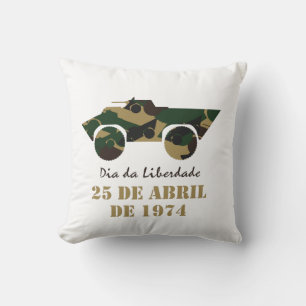 Militärsymbolen fordon av den 25 april Revolution Kudde