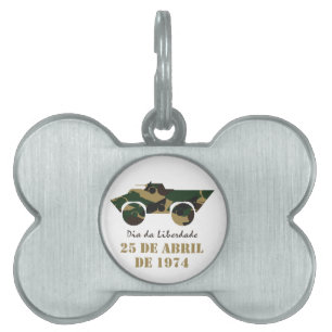Militärsymbolen fordon av den 25 april Revolution Namnbricka Husdjur