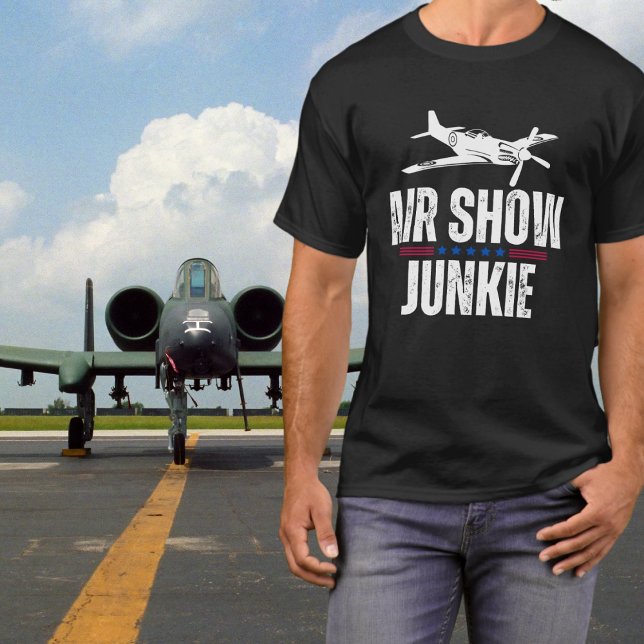 Militärt Vintageflygplan WWII-flygshowfixerad T Shirt (Skapare uppladdad)