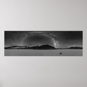 Milky långt panorama för natthimmel av löparban poster