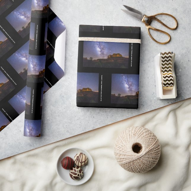 Milky Way Galaxy Over Cathedral Sten, Arizona Presentpapper (Hantverk)