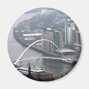 Milleniummen överbryggar Newcastle på Tyne Magnet