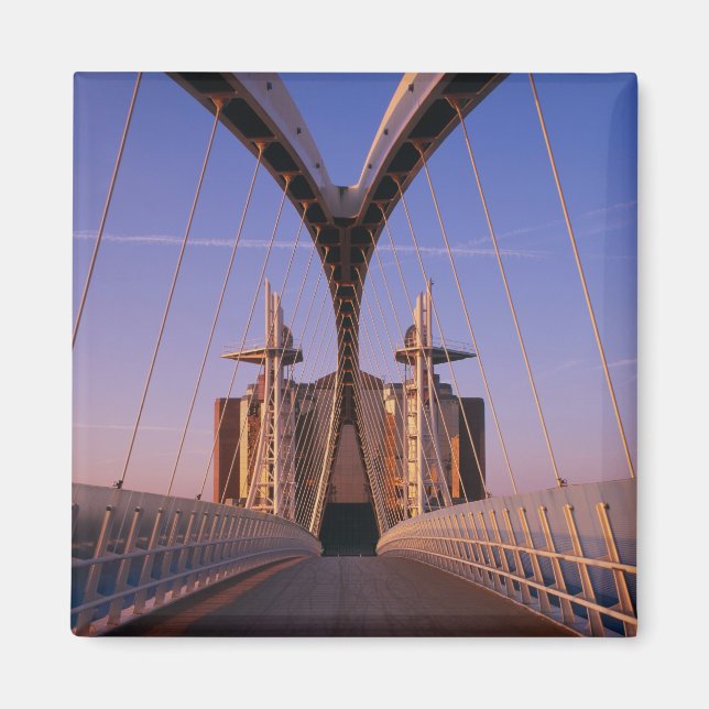 Millennium Bridge, Lowry Center, Salford Magnet (Framsidan)