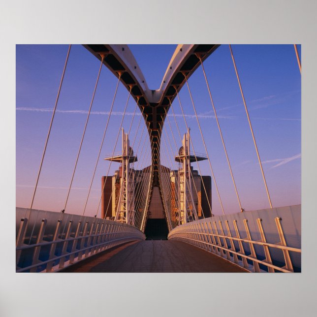 Millennium Bridge, Lowry Centre, Salford Poster (Framsidan)