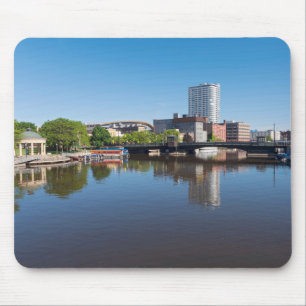 Milwaukee riverfront och gatubro musmatta