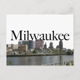Milwaukee WI Skyline med Milwaukee i Himlar Vykort